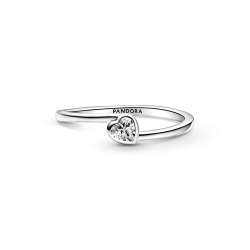 Anillo solitario Corazón inclinado transparente