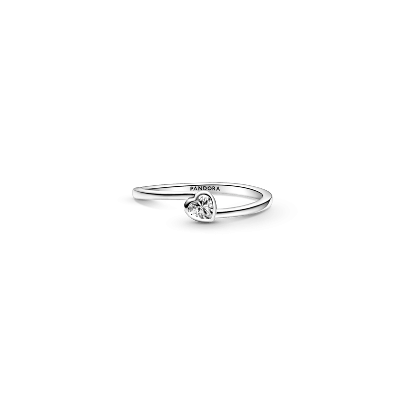 Anillo solitario Corazón inclinado transparente